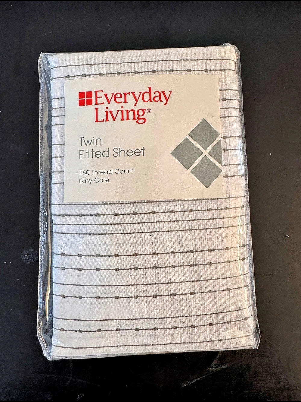 Everyday Living Twin Fitted Sheet 250 Thread Count Dotted Stripe NEW